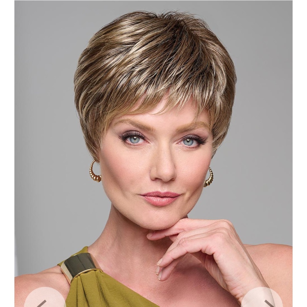 Raquel Welch “Winner” premium synthetic wig color RS23 Glazed Vanilla